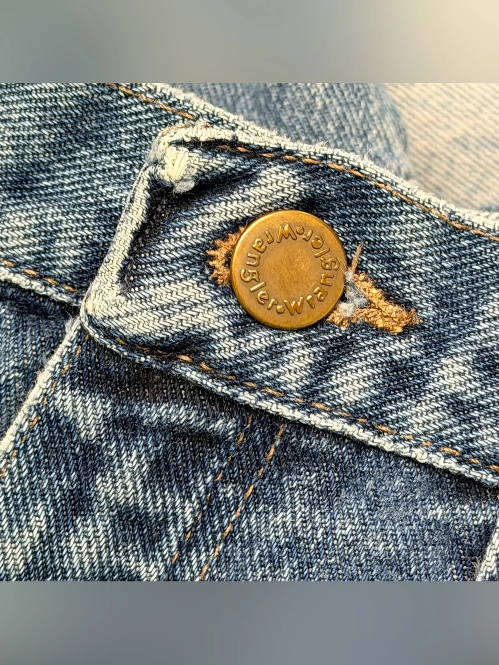 Vintage 90s Wrangler USA Retro Y2K Medium Blue Wash Denim Straight Leg Jeans 30”